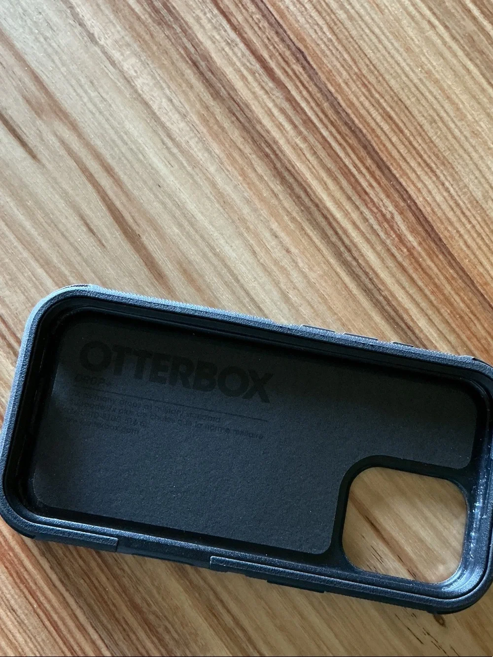 OtterBox Black Rugged MagSafe-Compatible Phone Case